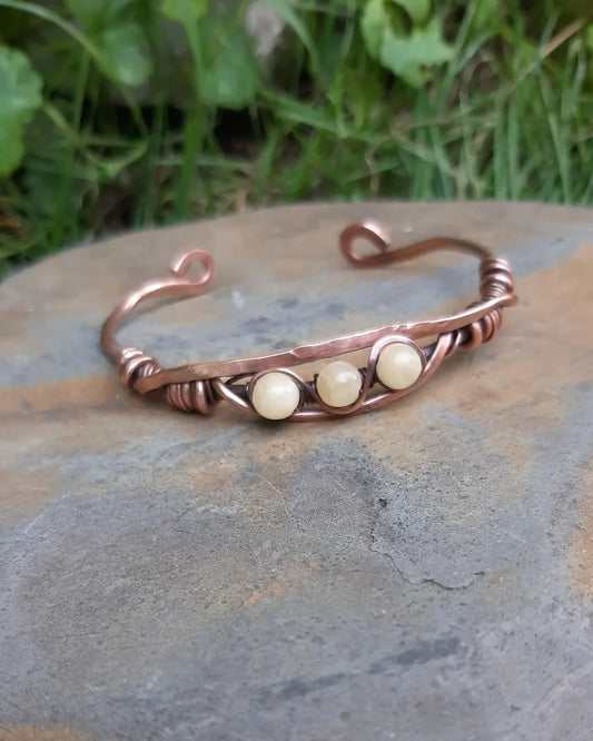 Cuff Copper ajustable bracelet - Yellow JADE beads