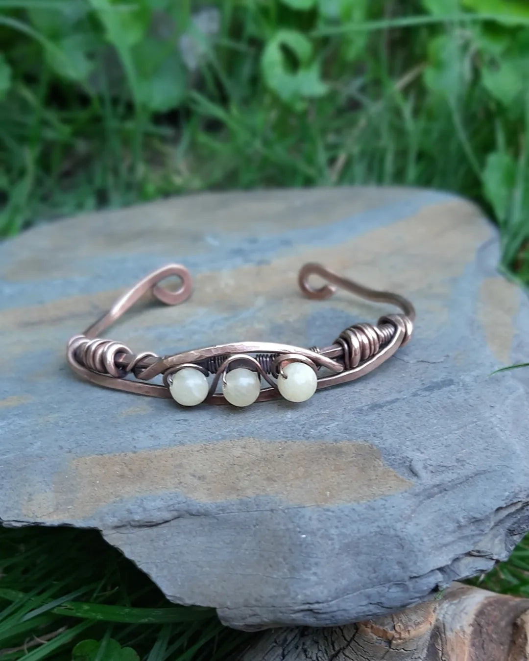 Cuff Copper ajustable bracelet - Yellow JADE beads