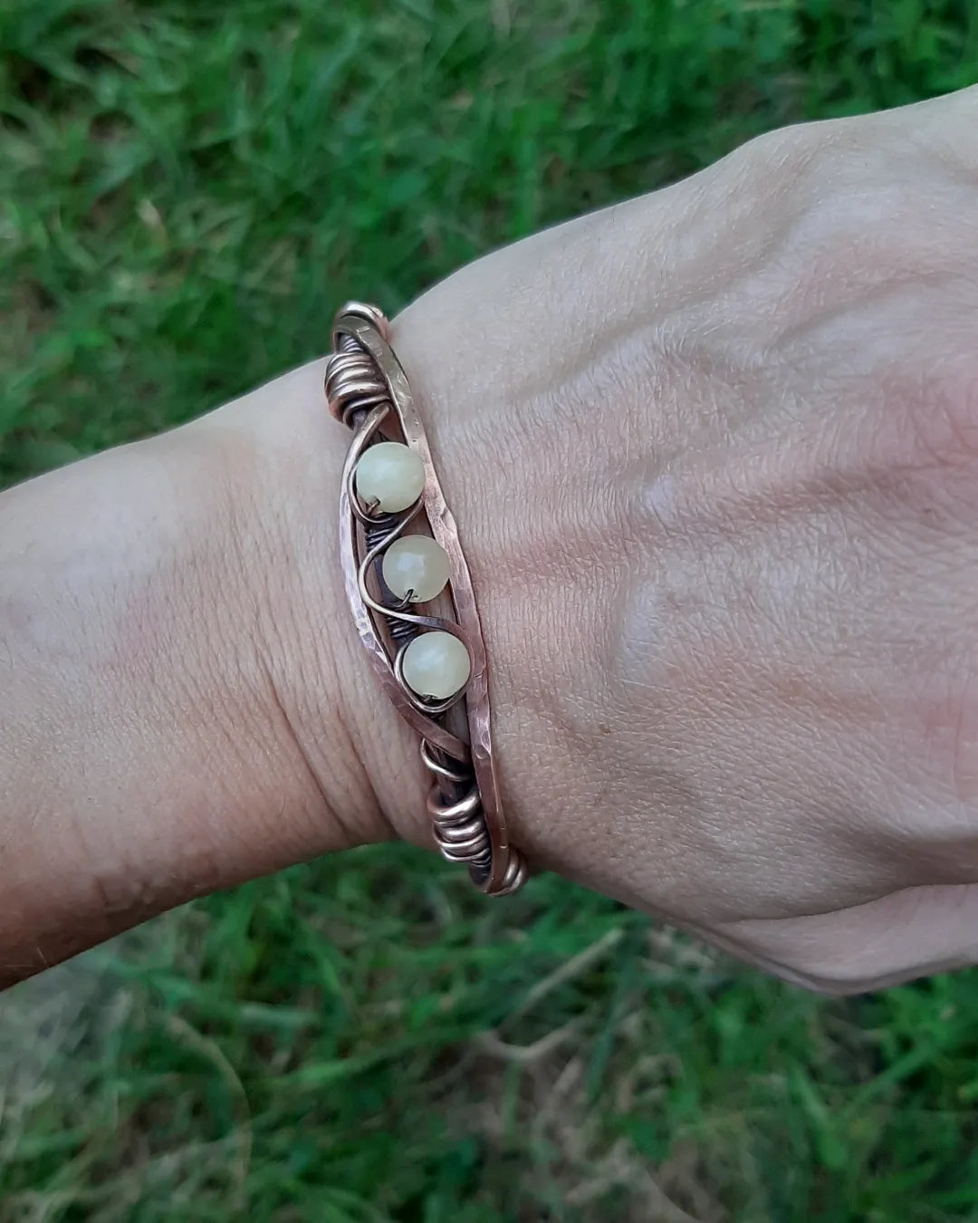 Cuff Copper ajustable bracelet - Yellow JADE beads