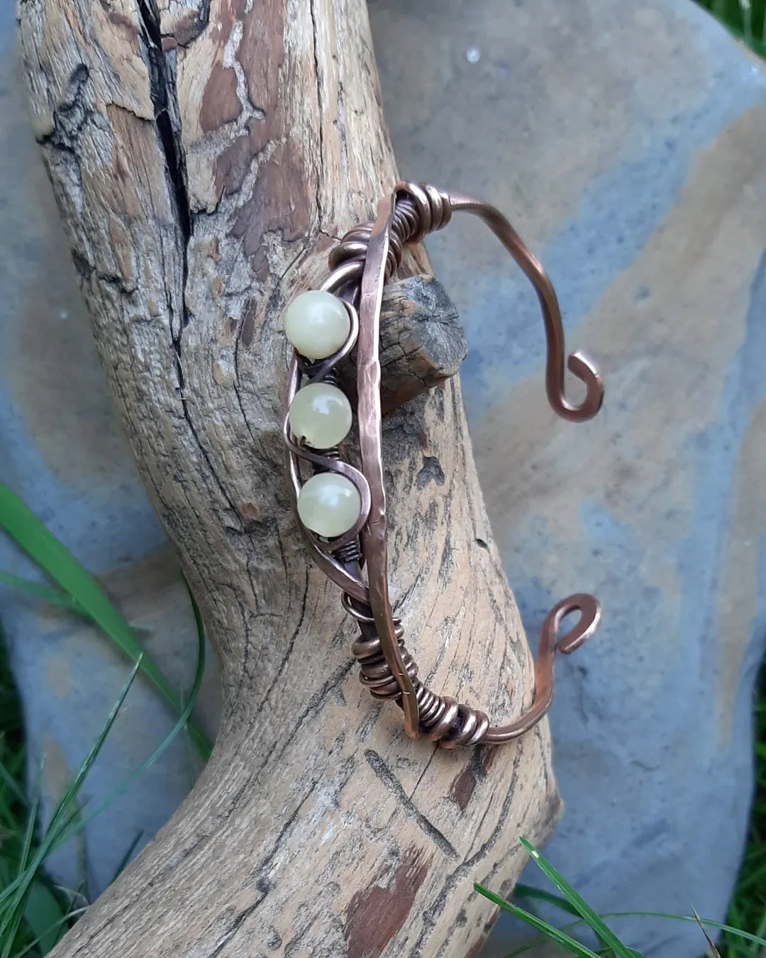 Cuff Copper ajustable bracelet - Yellow JADE beads