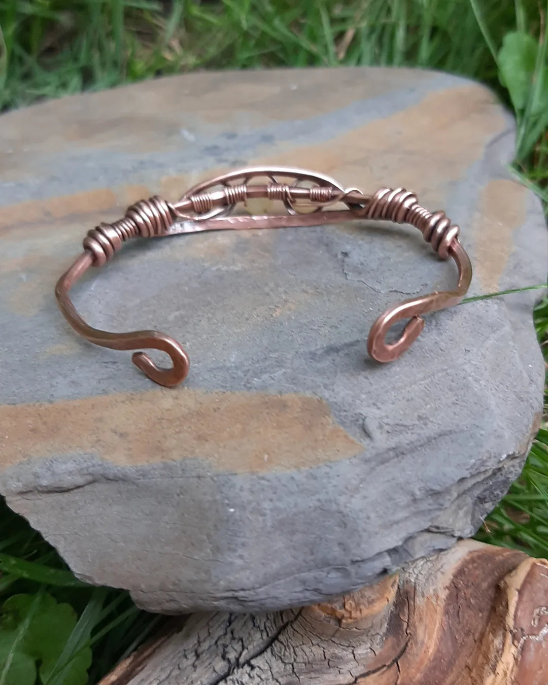 Cuff Copper ajustable bracelet - Yellow JADE beads