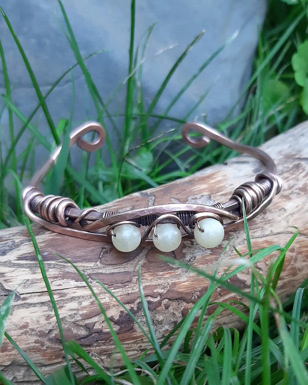 Cuff Copper ajustable bracelet - Yellow JADE beads