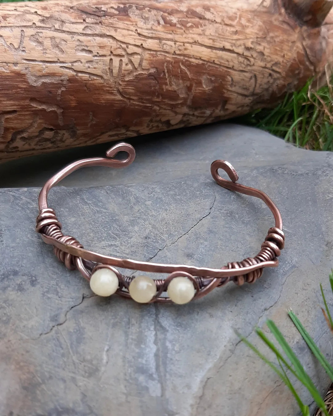 Cuff Copper ajustable bracelet - Yellow JADE beads