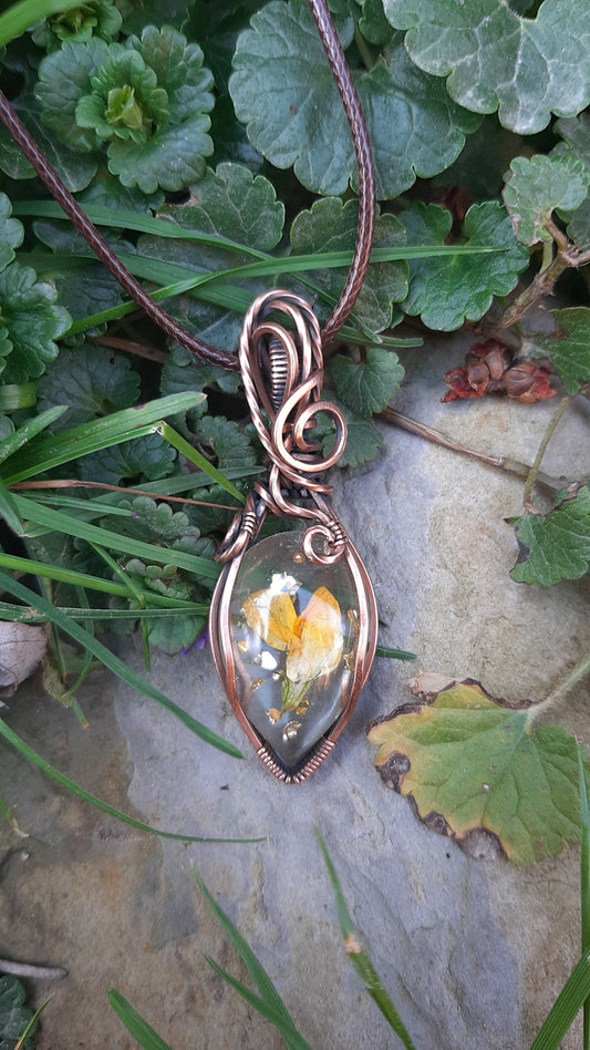 Yellow flower- tear drop cabochon in  oxidized Copper - Spring time collection