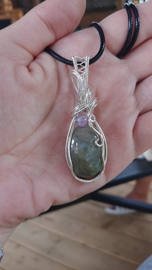 Indian Agate and Amethyst bead