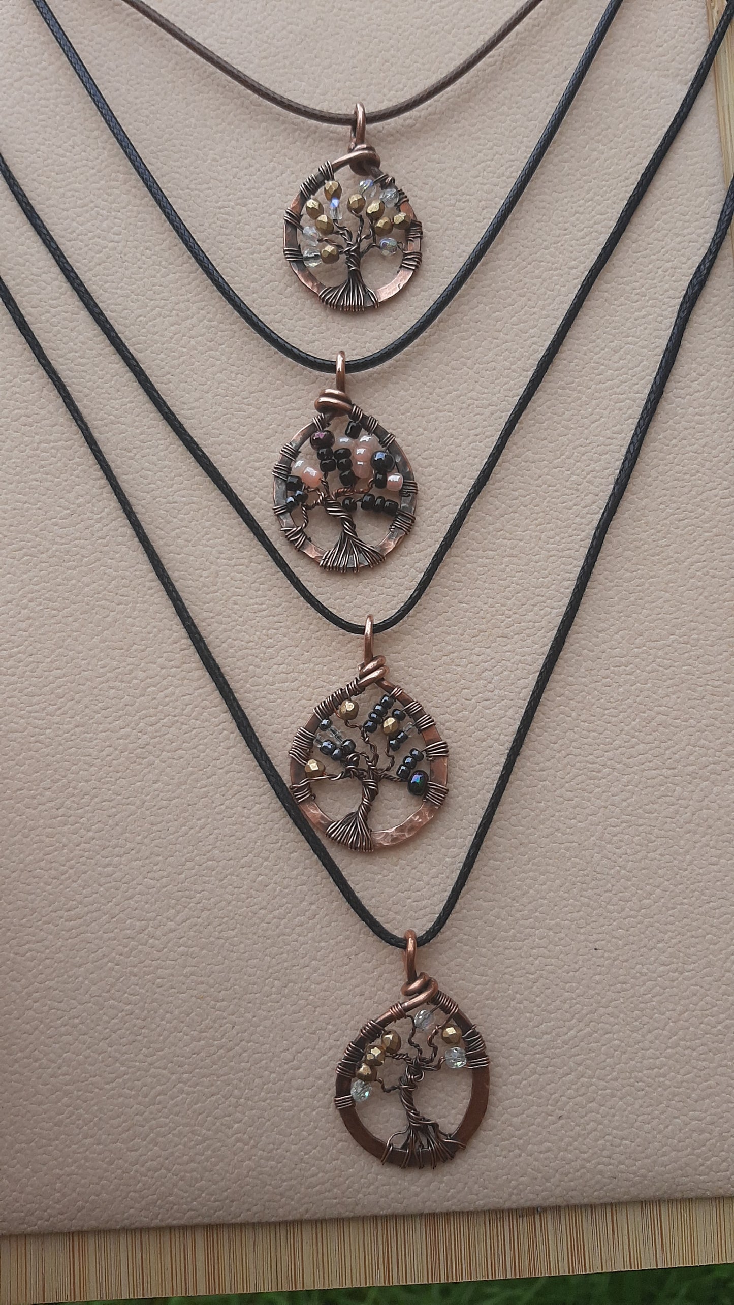 Tree of life - Golden faceted Czech beads w. dark glass beads in copper